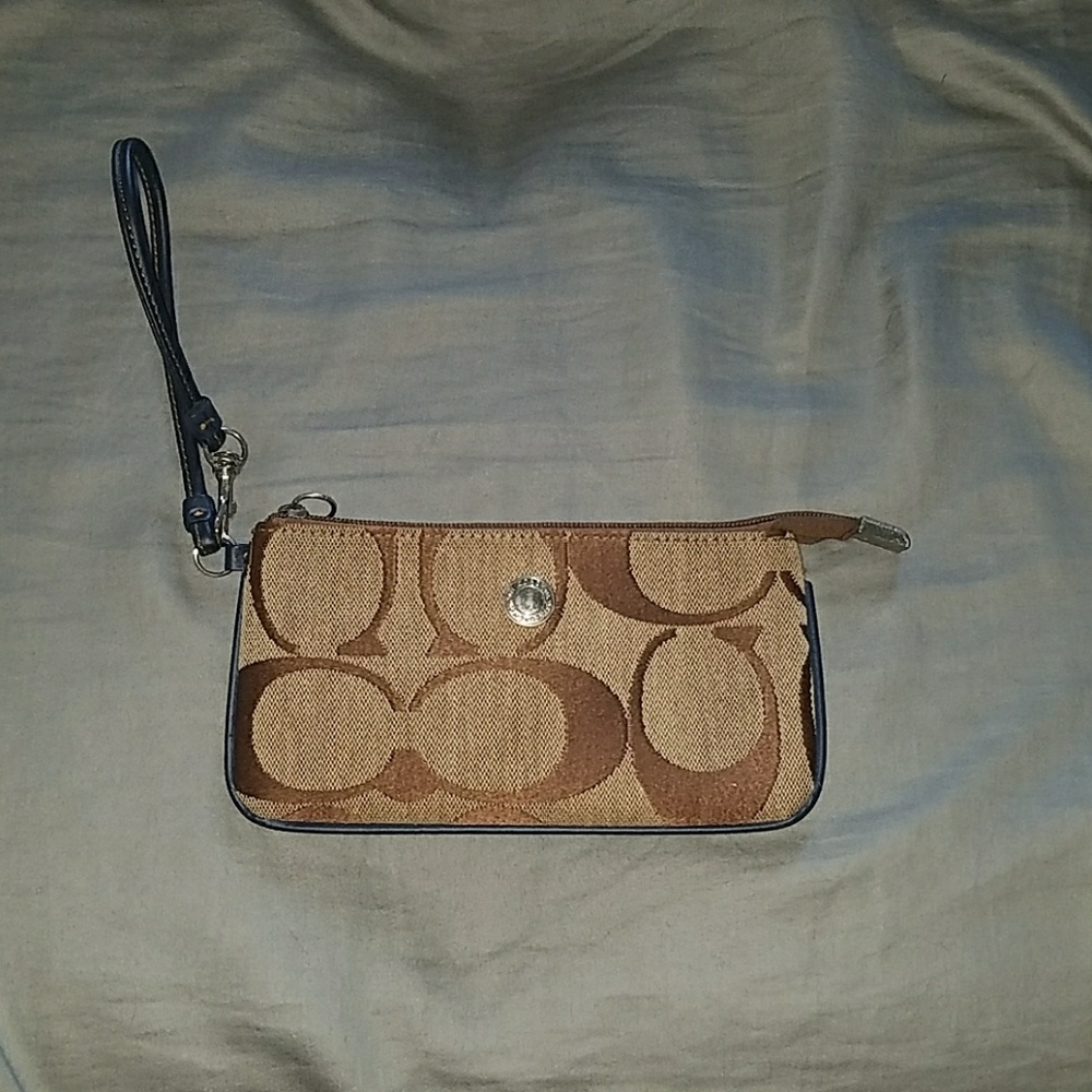 Coach wristlet- must bundle